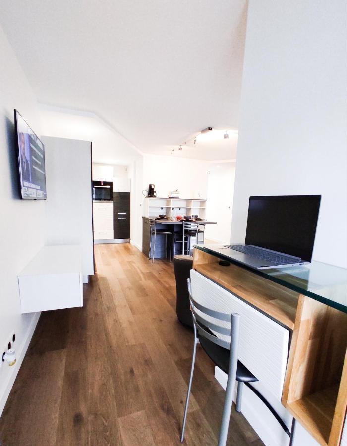 T3 Au Centre Ville Avec Balcon, Parking Gratuit Quimper Exterior foto